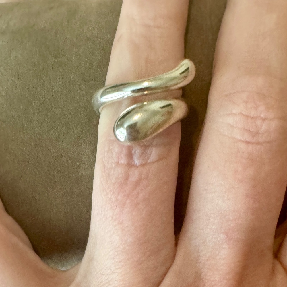 GUARANTEED AUTHENTIC! Tiffany Elsa Peretti teardrop ring - Size 5